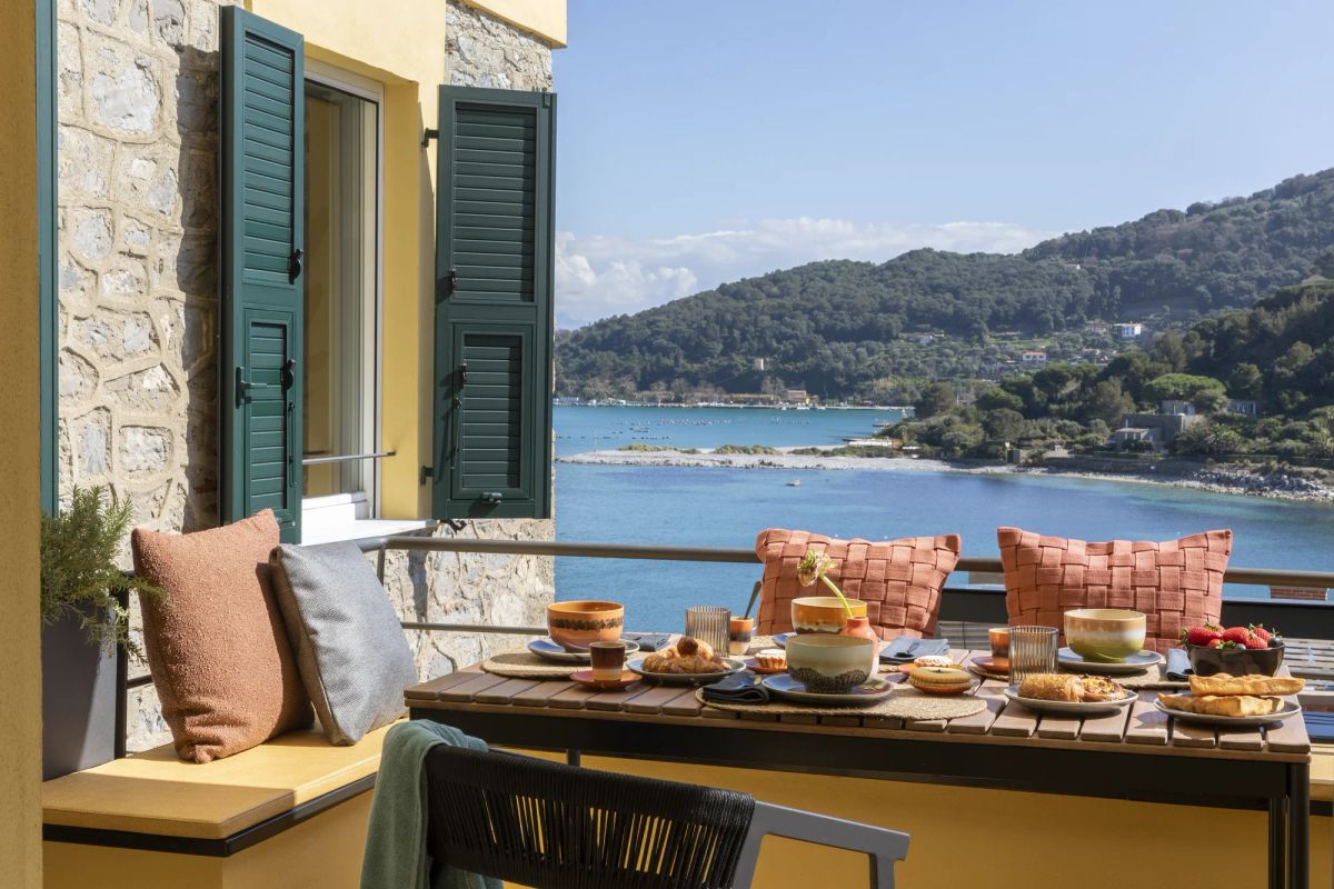 San Pietro Terrace e il paesaggio sul mare
